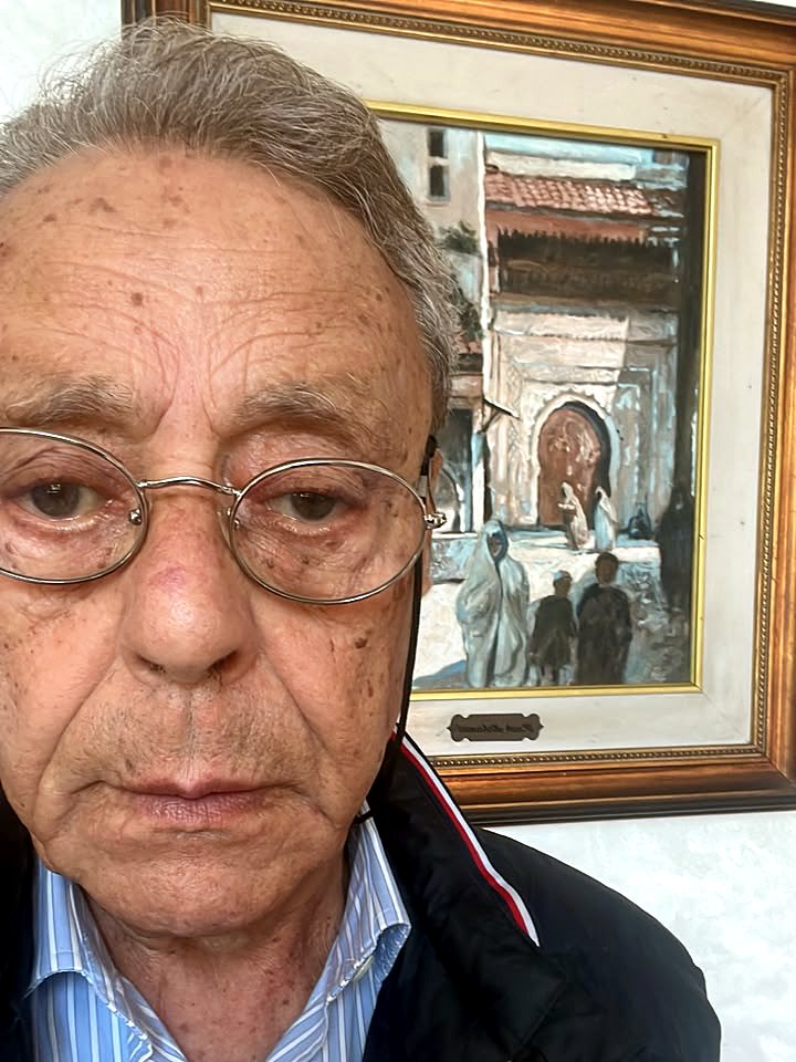 الأستاذ محمد حسين التدلاوي في مكتبه